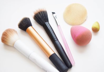 Which Is Better: Beauty Blender Or Makeup Brush?