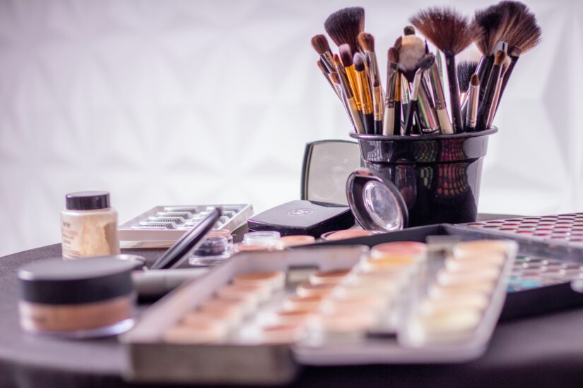 10 Tricks Pro Makeup Artist Won't Tell You